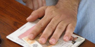 Luare de mită și trafic de influență