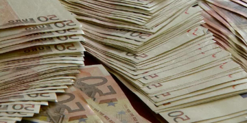 Consumul și transferurile către administrație Tendințe economice