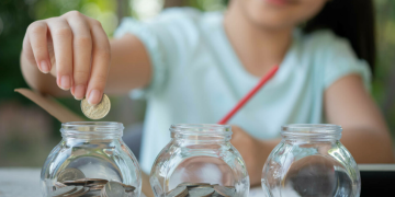 Crearea unui buget lunar Monitorizarea veniturilor și cheltuielilor Identificarea cheltuielilor esențiale și non-esențiale