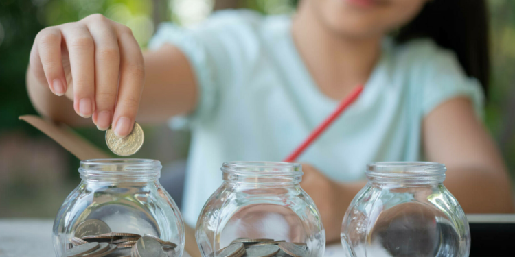 Crearea unui buget lunar Monitorizarea veniturilor și cheltuielilor Identificarea cheltuielilor esențiale și non-esențiale