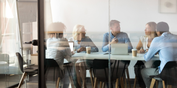 Reevaluarea capacităților de producție Schimbările continue ale pieței Reducerea forței de muncă