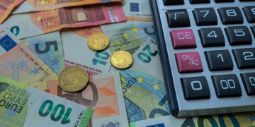 Volatilitatea monedei euro Rezultate peste așteptări ale locurilor de muncă în SUA Angajamentul Europei față de integrarea fiscală și financiară Valentin Marinov, Credit Agricole