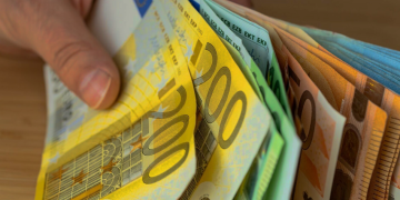 Criteriile de la Maastricht Tratatul privind funcționarea Uniunii Europene (TFUE) Aderarea la zona euro Divergențe între statele membre Legislație națională compatibilă Suedia și criteriul stabilității prețurilor