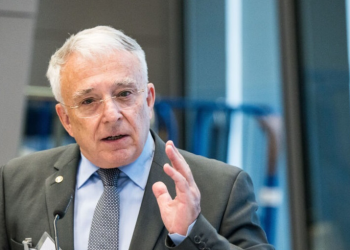 Controlarea inflației Acces limitat la credite Evoluția inflației anuale Reducerea inflației de bază și a prețurilor combustibililor Politica monetară a BNR și politica fiscală a guvernului