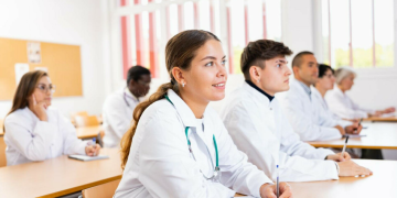 Universitatea Ștefan cel Mare din Suceava Program de licență în medicină ARACIS Autorizare de funcționare provizorie Capacitate de școlarizare: 60 studenți Durata studiilor: șase ani