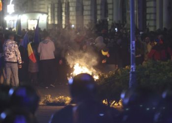 Violențe în București după decizia BEC: Proteste agresive, incendii și confruntări cu jandarmii