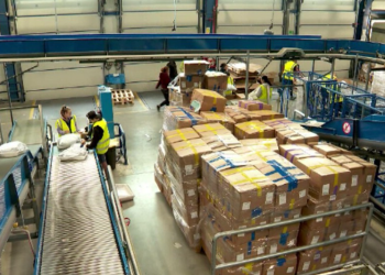 Black Friday a început mai devreme. Unele magazine au lansat deja reducerile, iar firmele de curierat se pregătesc pentru un val record de comenzi